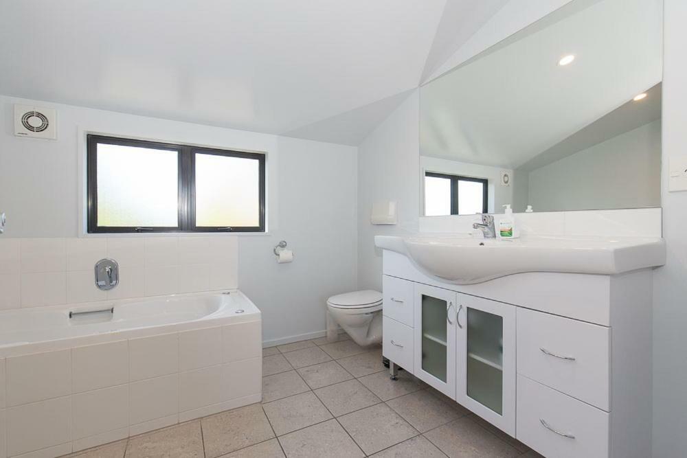Kylie'S Castle Villa วานากา ภายนอก รูปภาพ